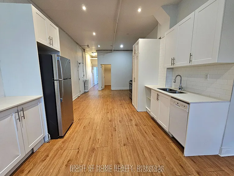 437 Spadina Ave #2 — Photo 9