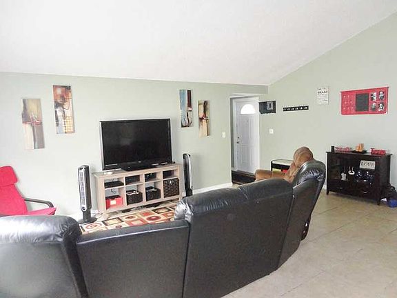 4th image of 10760 NW 21st Ct