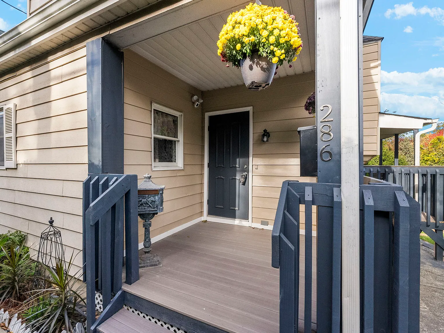 4 bed, $4,000 — Photo 2