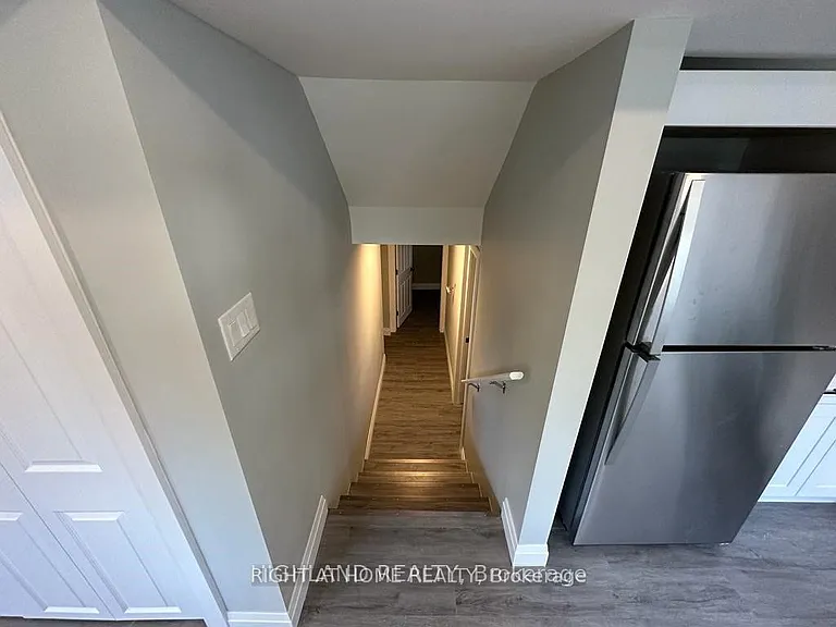 12 Croydon Dr #LOWER — Photo 5
