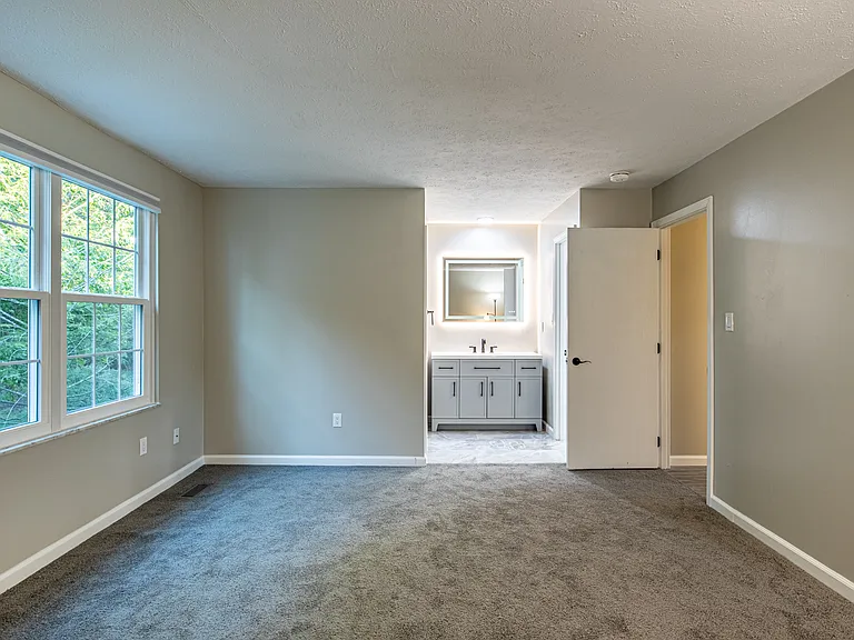 111 Commons Dr — Photo 17