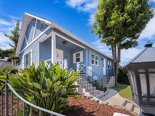 2811 Angus St Photo 1