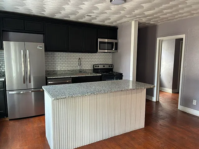Fremont St 833 Unit #2 (LM) - 2 — Photo 3