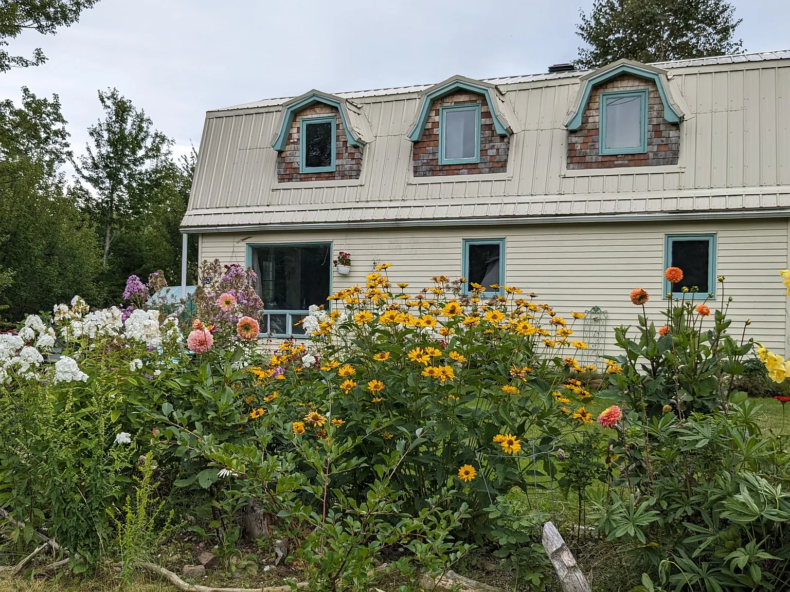 40 Frigault Rd — Photo 1