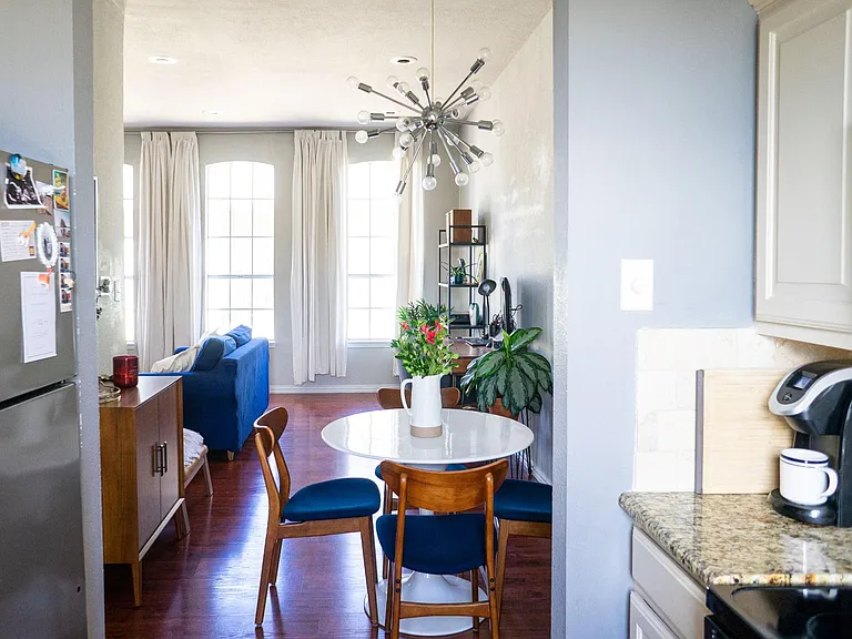 1818 N Fitzhugh Ave #8 — Photo 6