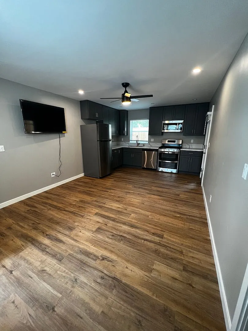 Bedroom W / 4 Bathrooms- Rent Front House To Make It 10 Bed 7 Bath For $11,800.00 — Photo 1