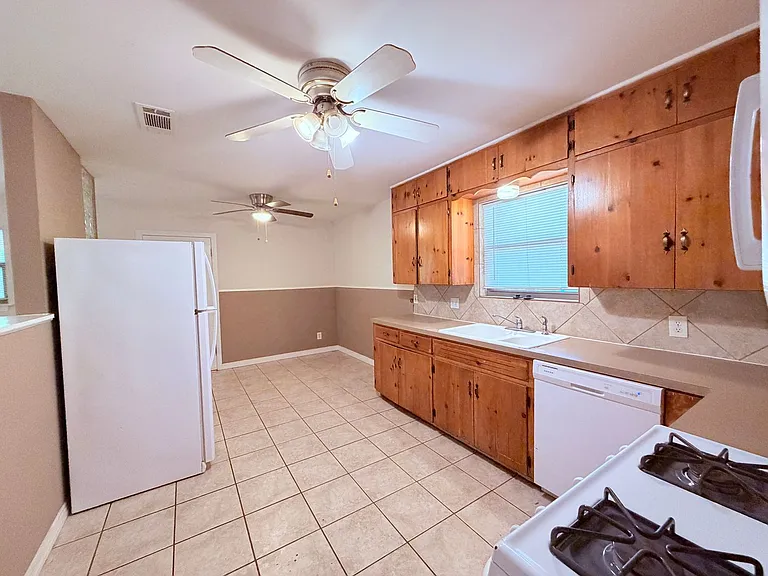 5915 Sunshine Dr — Photo 8