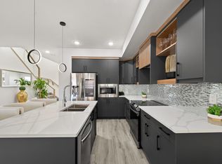 130 Hawks Ridge Blvd NW #2, Edmonton, AB T5S 0T2