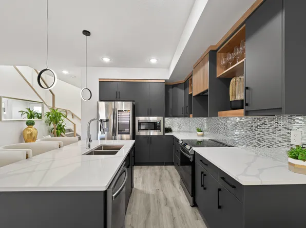 130 Hawks Ridge Blvd NW #2, Edmonton, AB T5S 0T2