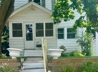 1164 26th St #A, Moline, IL 61265