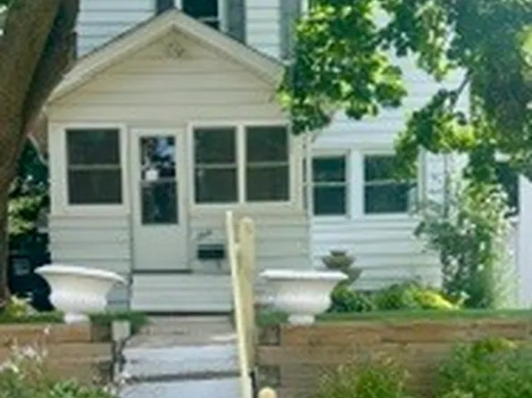 1164 26th St #A, Moline, IL 61265