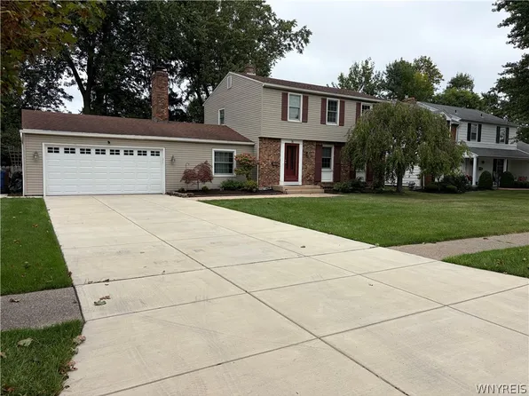 70 Candlewood Ln, Williamsville, NY 14221