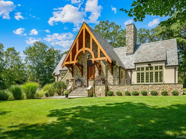 3 Blueberry Hill, Northport, NY 11768