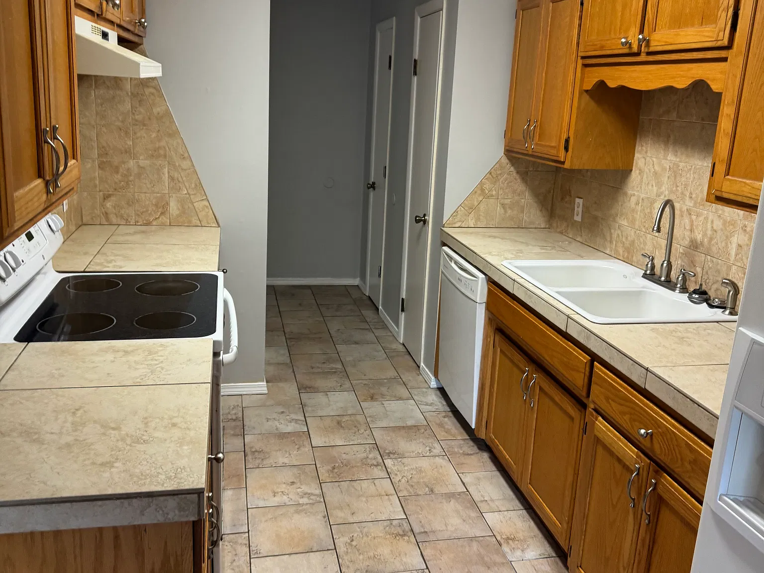 2 bed, 1075 sqft, $950 — Photo 4