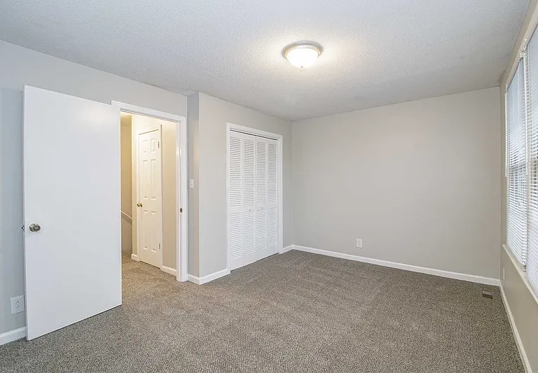 812- E Golfview Pl — Photo 10