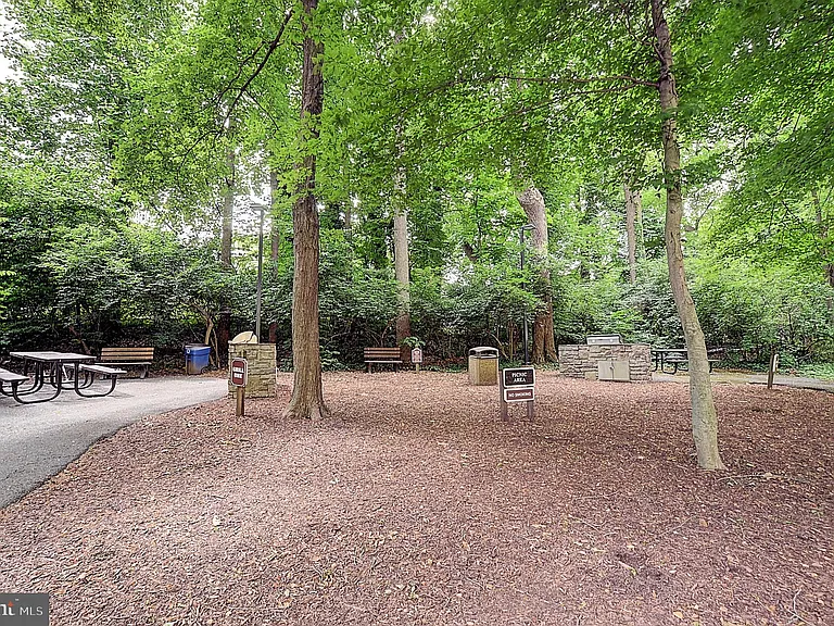 5225 Pooks Hill Rd #1011N — Photo 10
