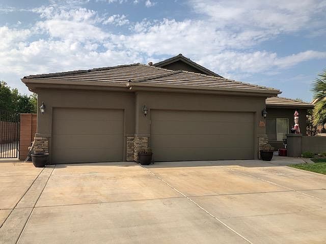 3 car garage with large driveway
