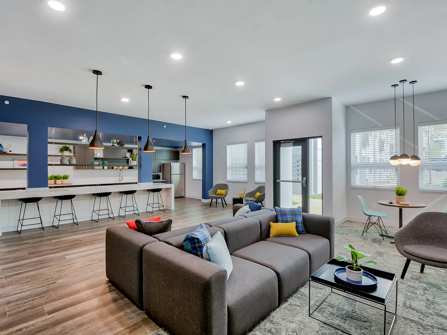 District at 6th Apartments — Photo 3