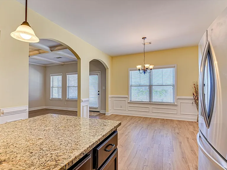 406 Saterlee Ct — Photo 12