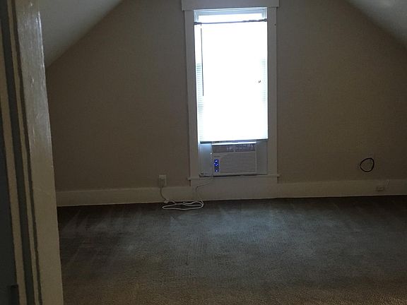5th image of 204 1/2 W Madison St
