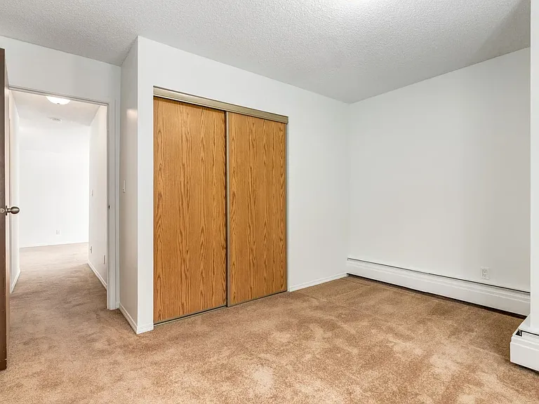 2404 16a St SW — Photo 27