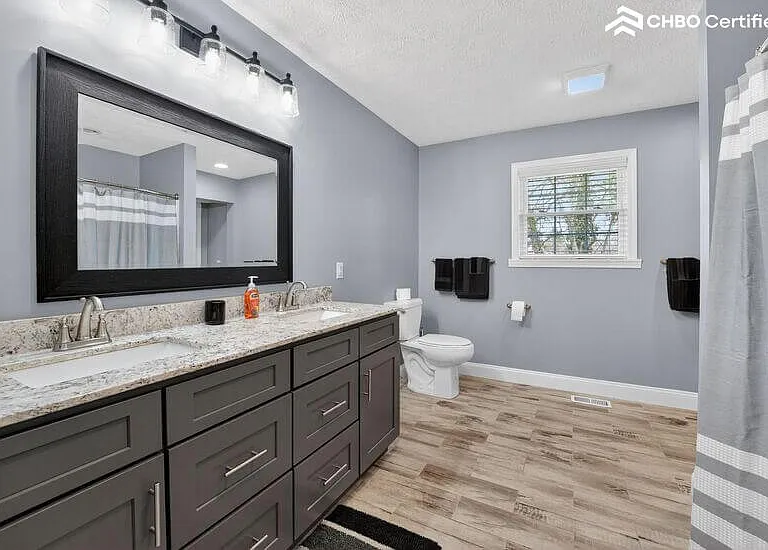 2136 Collins St — Photo 28