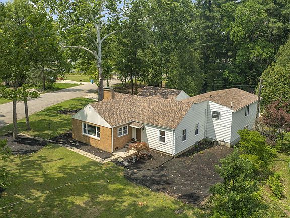 3rd image of 811 Tomahawk Ln
