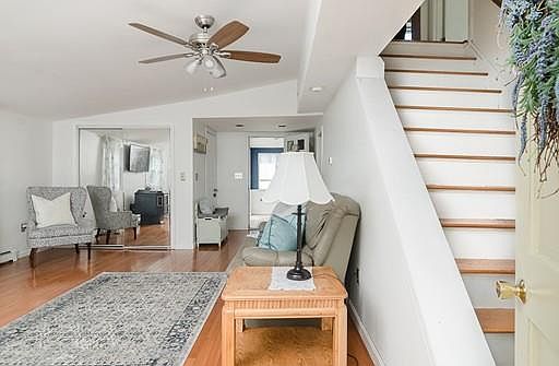 4th image of 46 Beal Ct