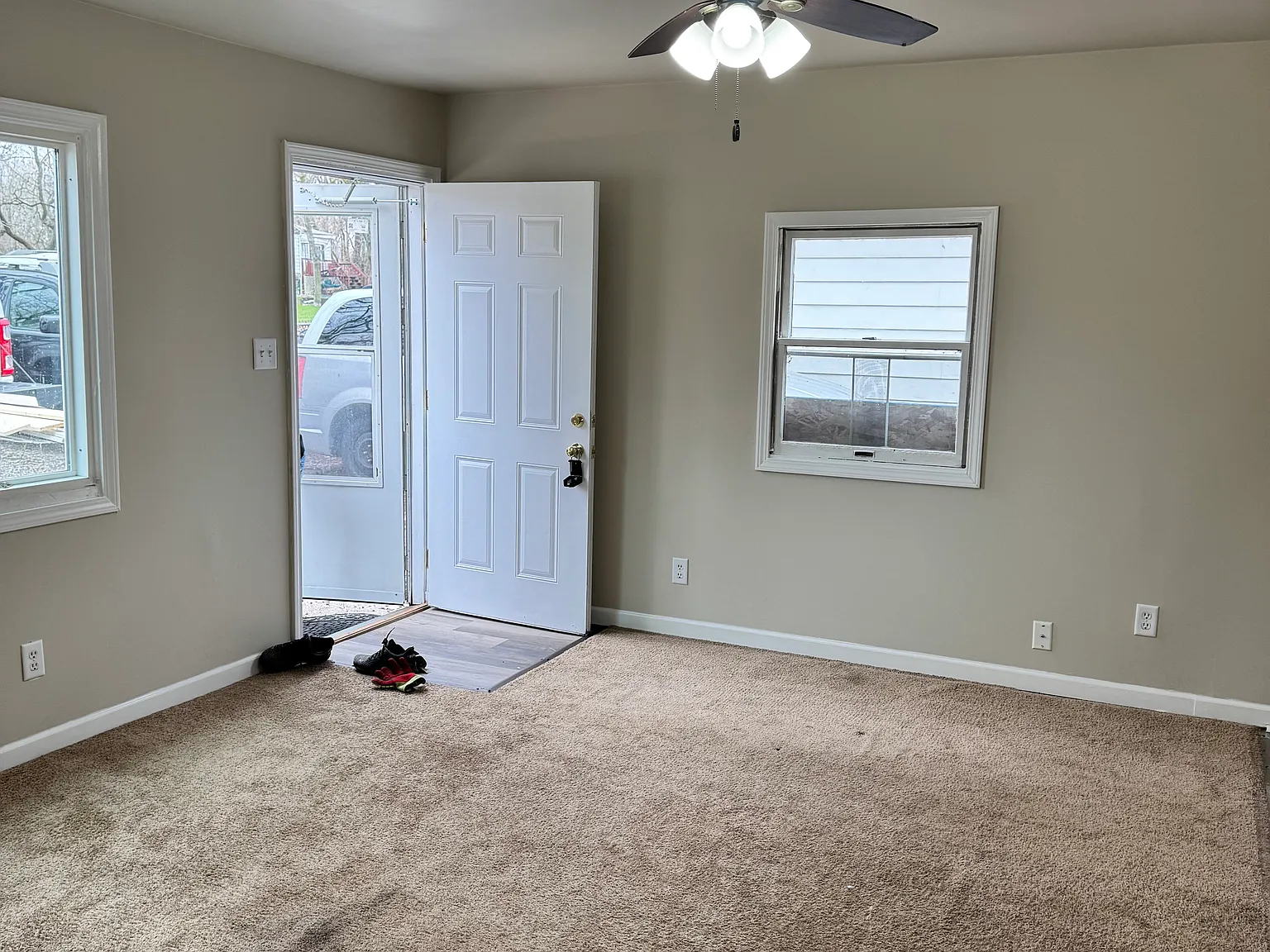 3 bed, 864 sqft, $1,200 — Photo 2