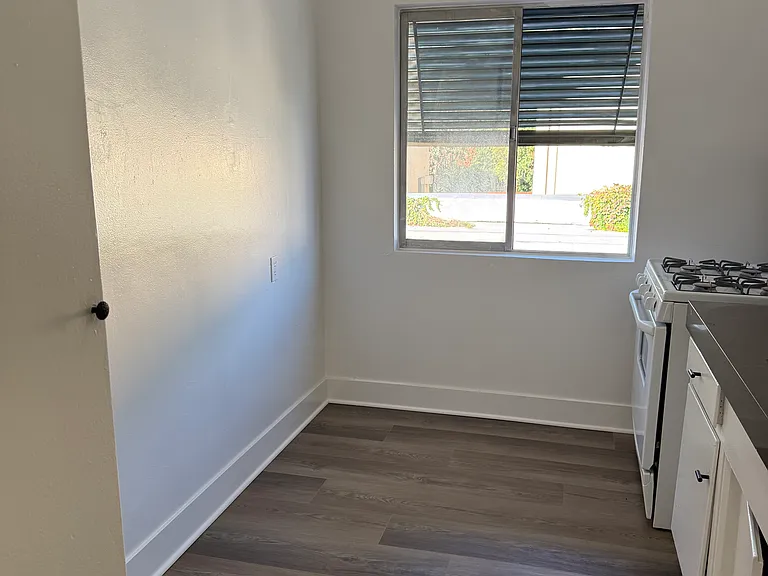SEP-BUR APARTMENTS — Photo 2