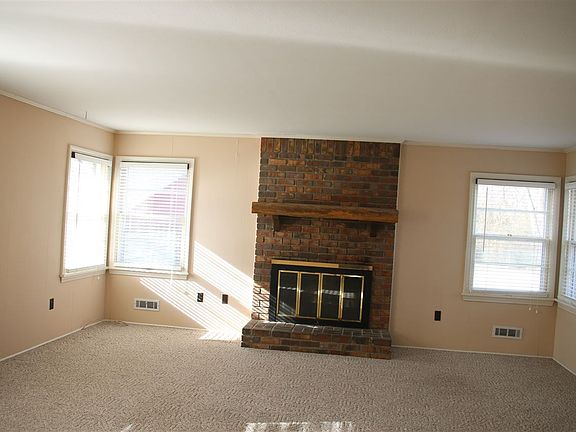 3rd image of 1321 Elizabeth St