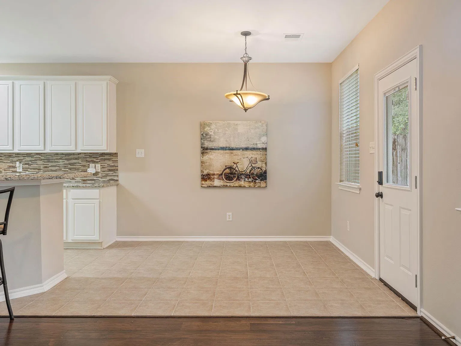 3 bed, 2.5 bath, 1644 sqft, $2,000 — Photo 4