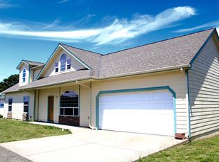 215 NW Vista St, Depoe Bay, OR 97341