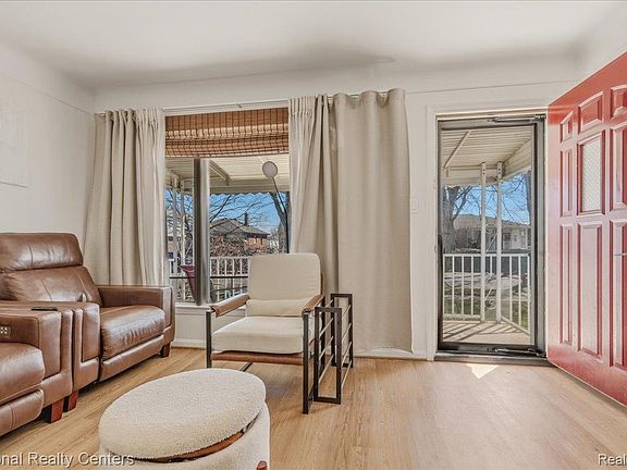 5th image of 18051 Reed St