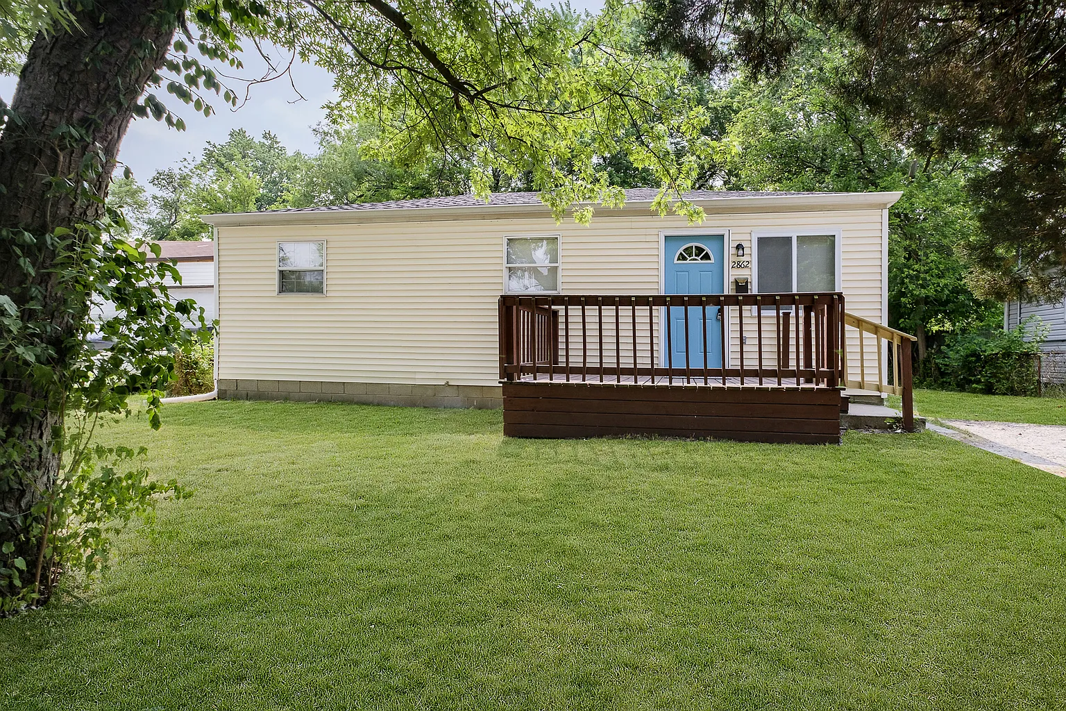 2862 Draper St photo 1