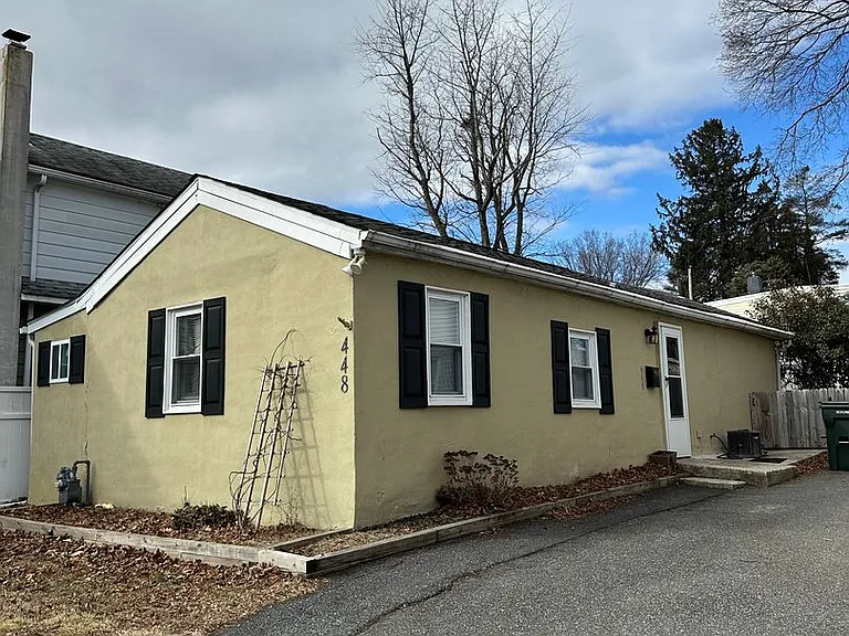 448 Vernon St — Photo 1