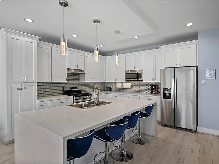 2413 Pease St — Photo 14