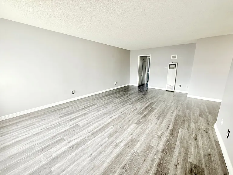 Cazador Court Apartments — Photo 11