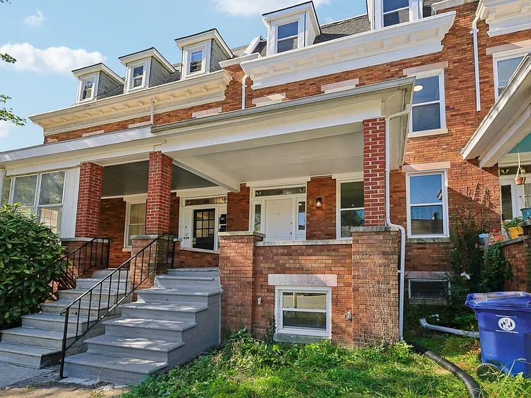 329 E University Pkwy — Photo 1