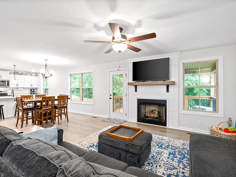 1082 Winesap Rd — Photo 6