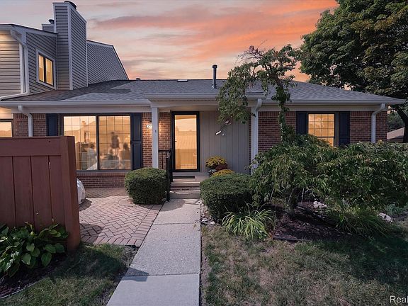 3rd image of 22076 Edgewater