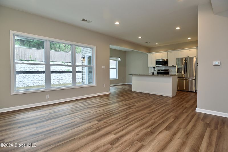 4th image of 59 Lona Lane