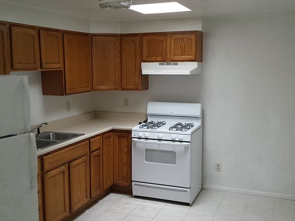 2nd image of 2450 N Fontana Ave