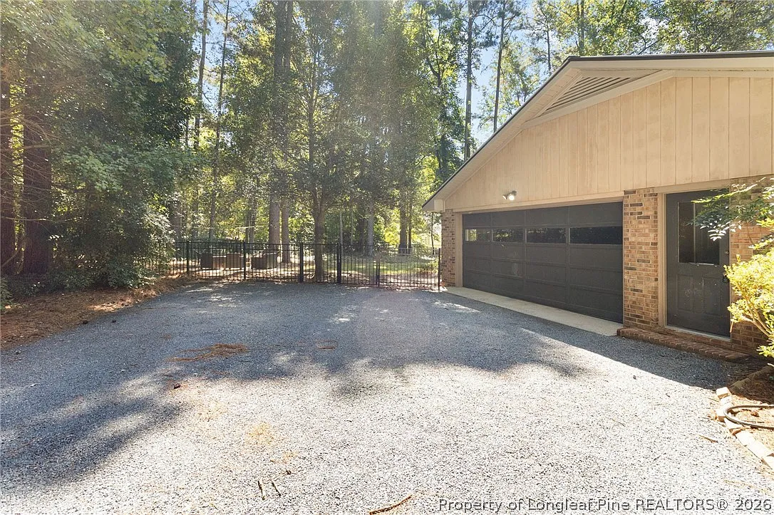 3 bed, 2.0 bath, 1830 sqft, $2,100 — Photo 4