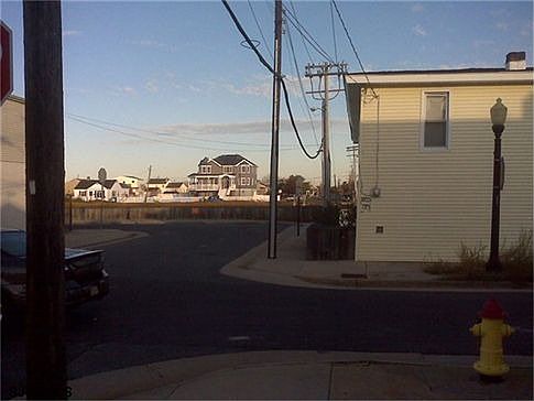 2nd image of 135 N Richmond Ave