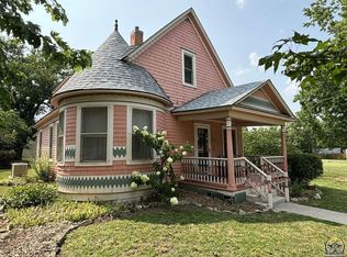 11 Oak St, Cottonwood Falls, KS 66845