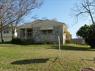 1st image of 837 College St