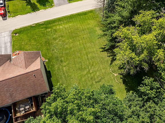 4th image of 411 Staffordshire Dr NE