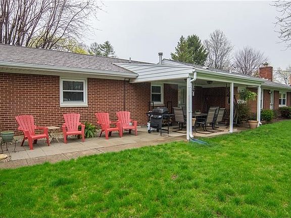 3rd image of 302 Beechgrove Dr