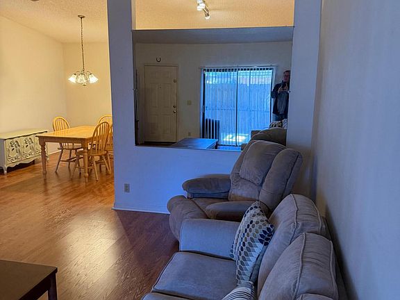 4th image of 4413 Woodstock Drive #A